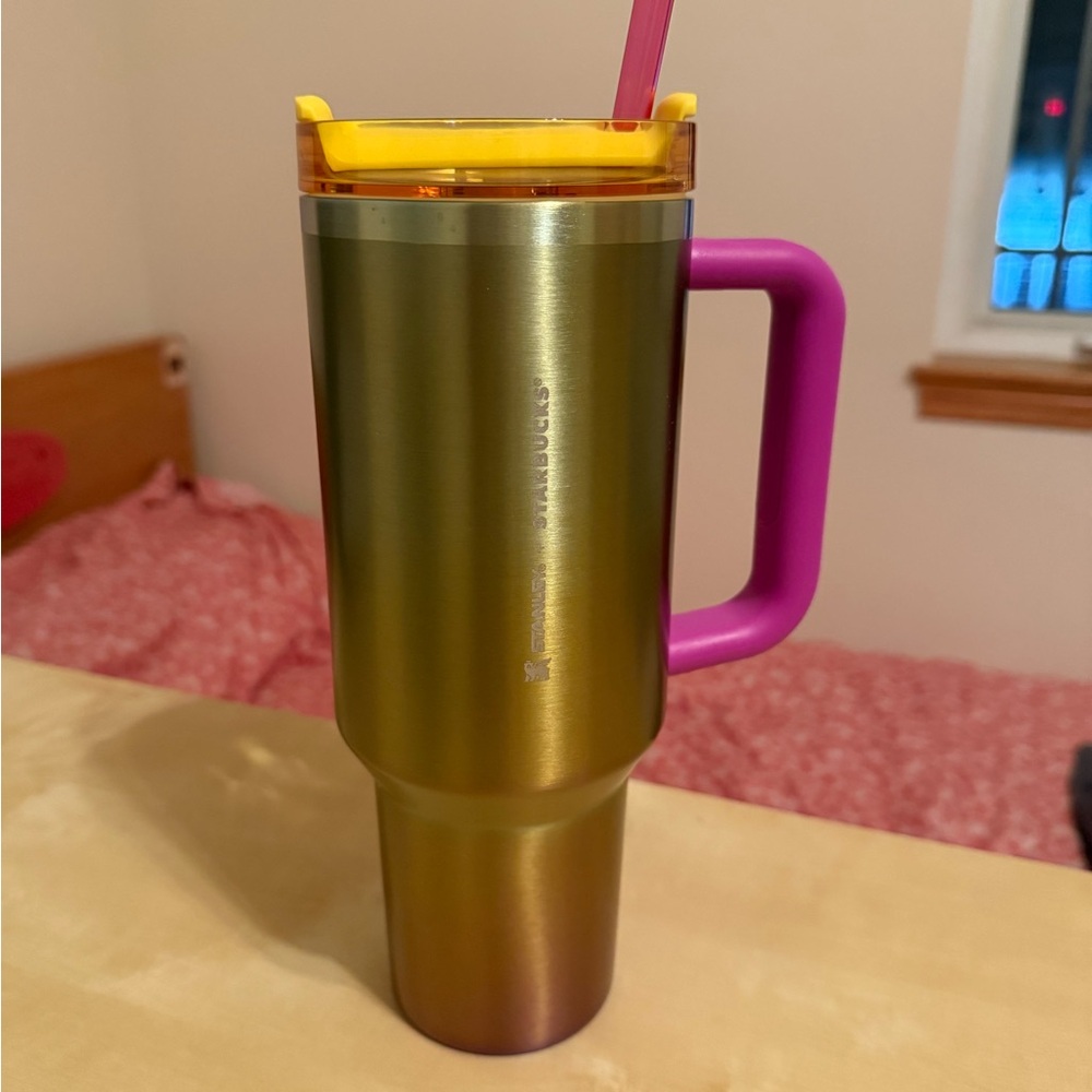 Starbucks Stanley Gradient Travel Mug with Pink Handle—-PERFECT! NEVER USED!